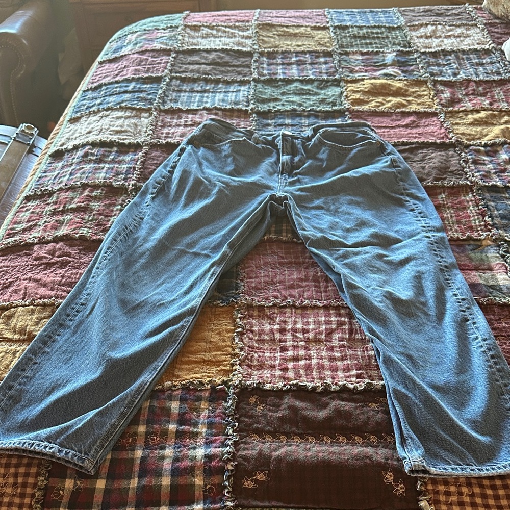 American Eagle Mom Straight Jeans